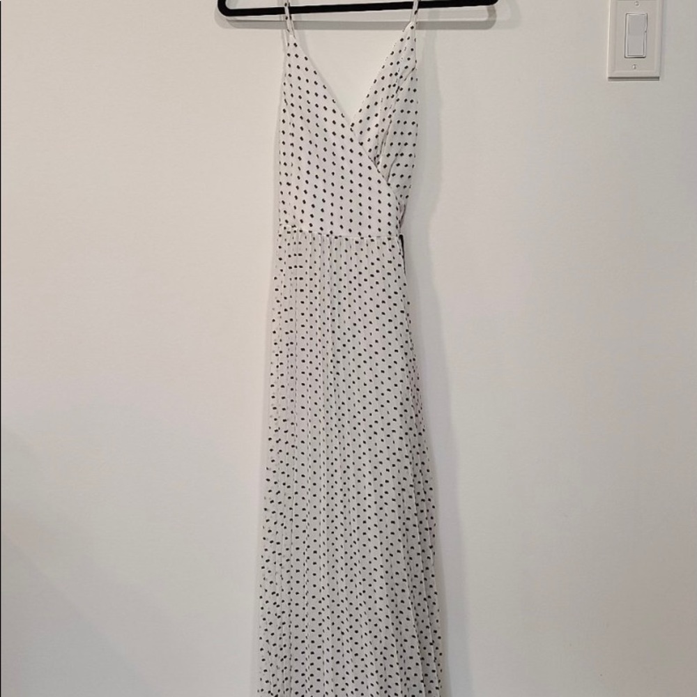 Express polka dot pleated wrap midi dress - Picture 4 of 7